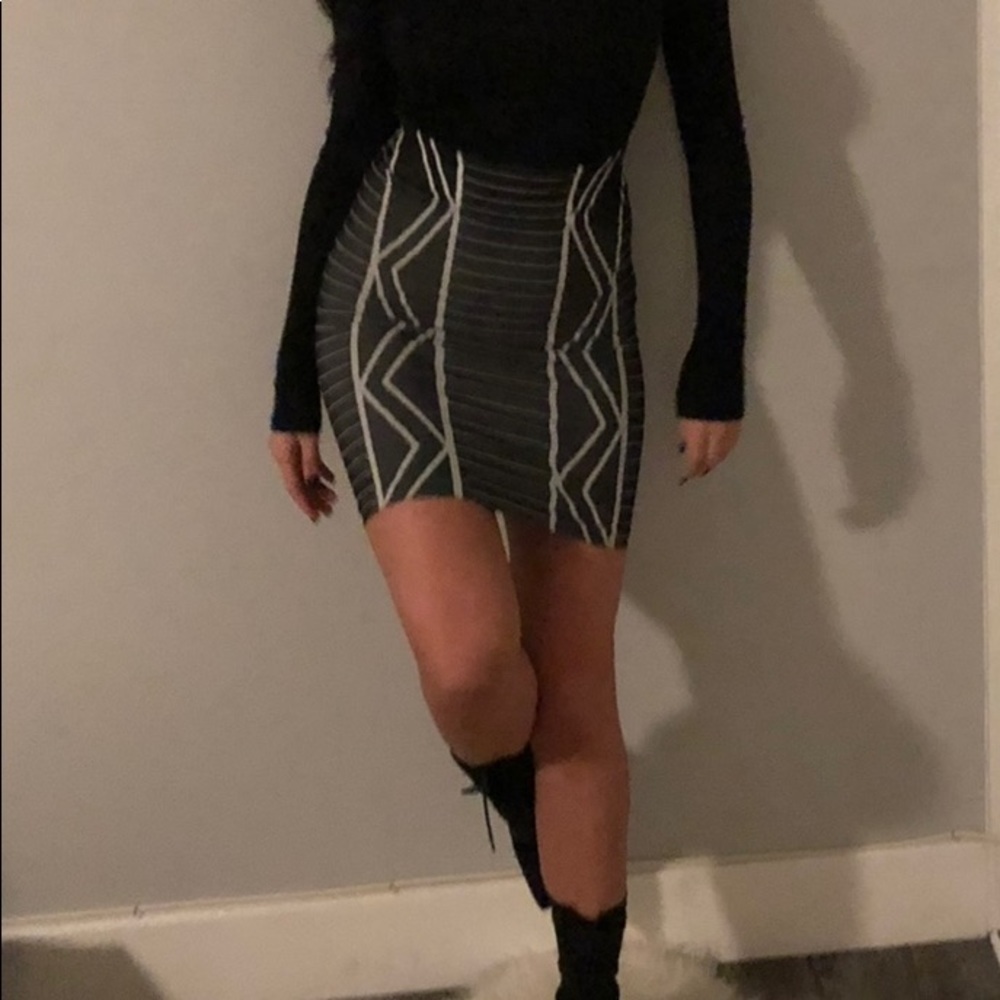 BCBG black/white stretch bodycon mini skirt size XS